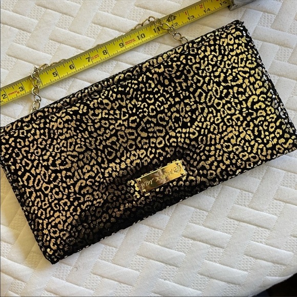 Betsey Johnson Handbags - ❤️🔥Betsey Johnson - Metallic Gold Leopard Print Bag